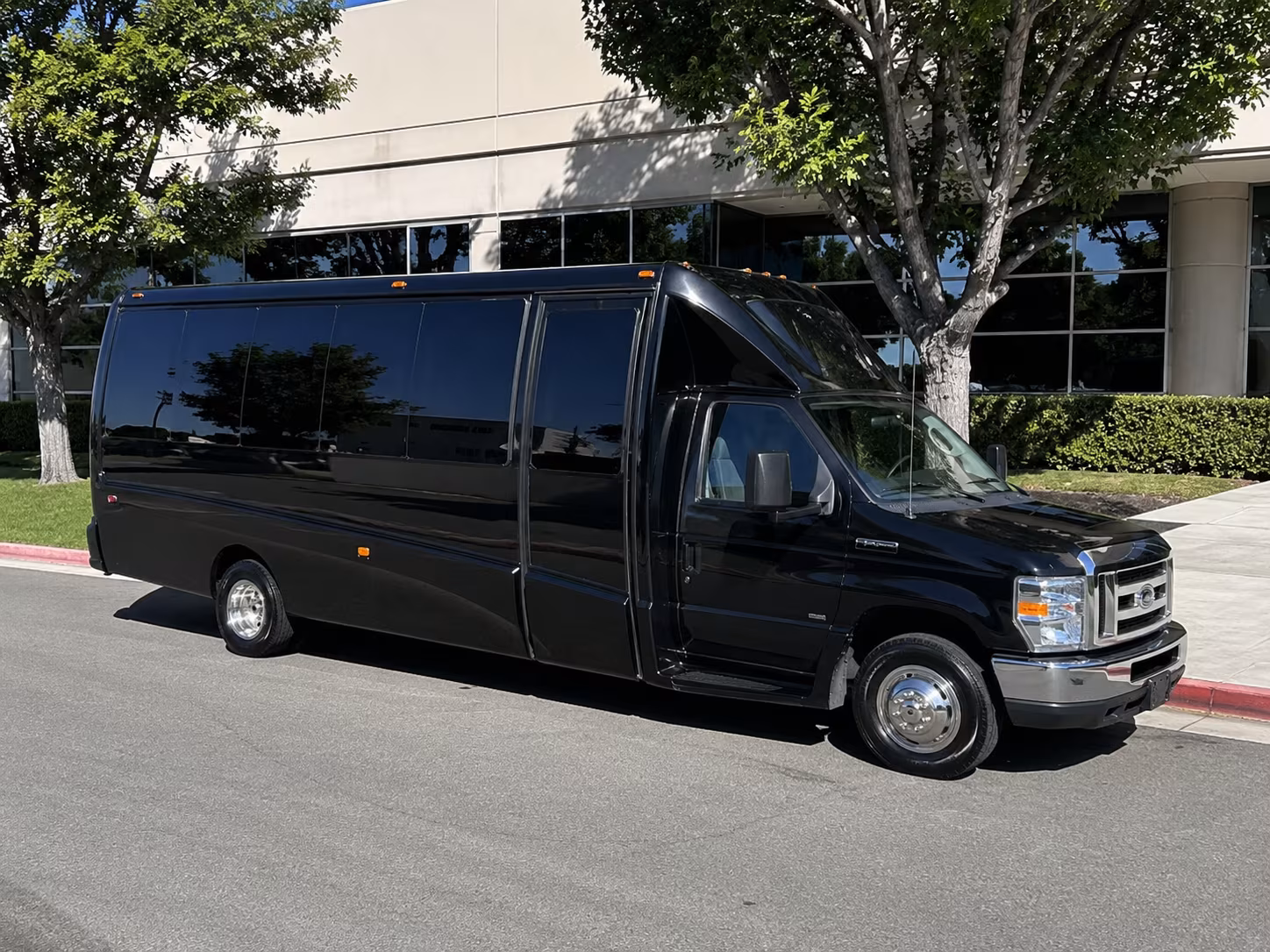 Inglewood Birthday, Sweet 16, & Quinceañera Party Bus Rentals