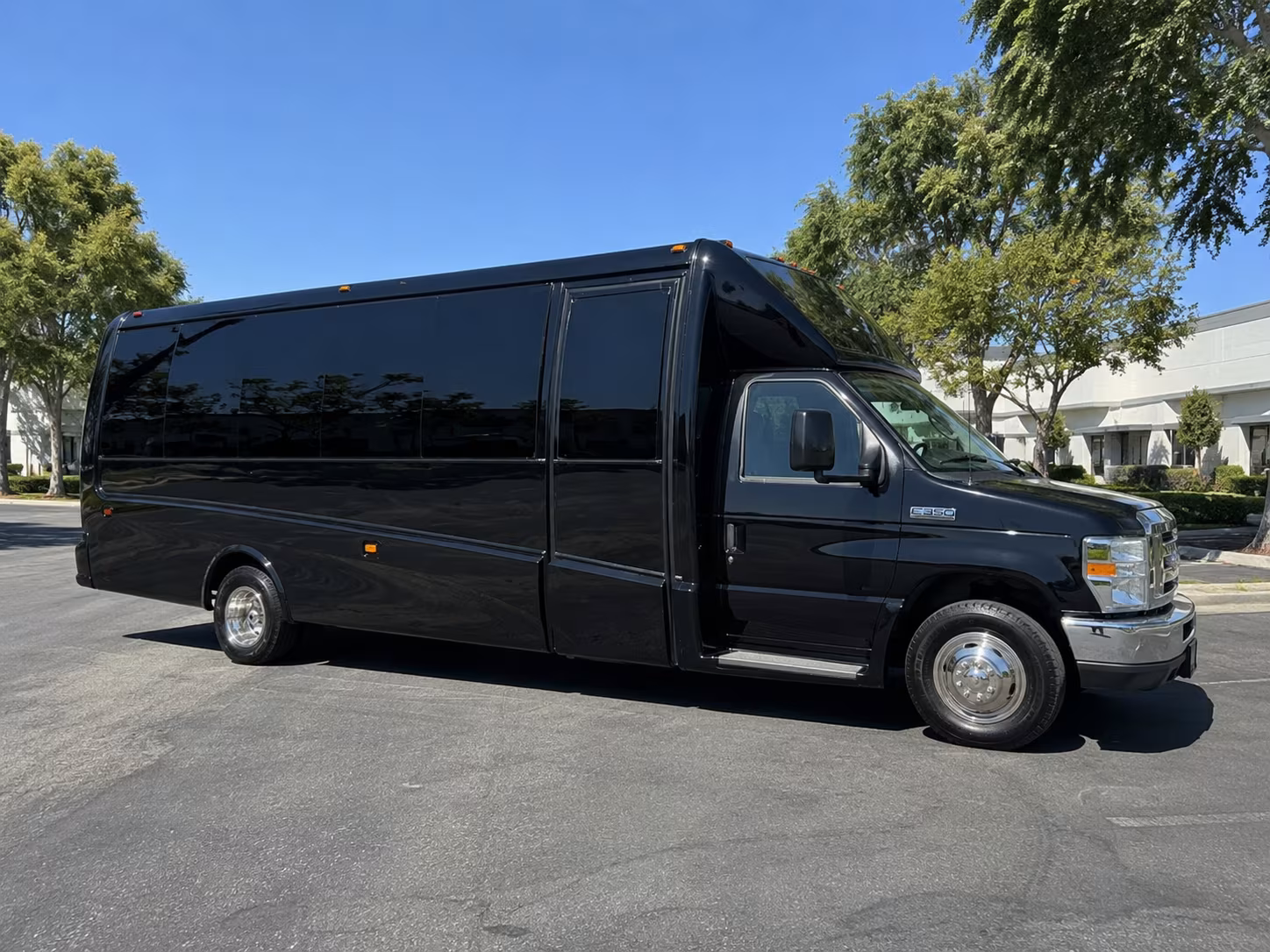 Oxnard Winery Tour & Pub Crawl Transportation